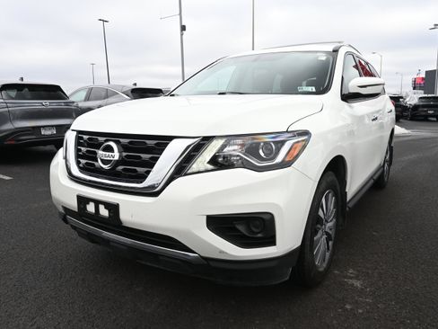 Used 2020 Nissan Pathfinder S image 4
