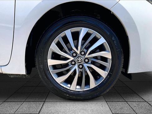 Used 2018 Toyota Corolla XLE FWD image 7