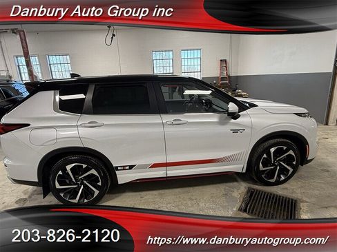 Used 2024 Mitsubishi Outlander 4WD Plug-In Hybrid image 7