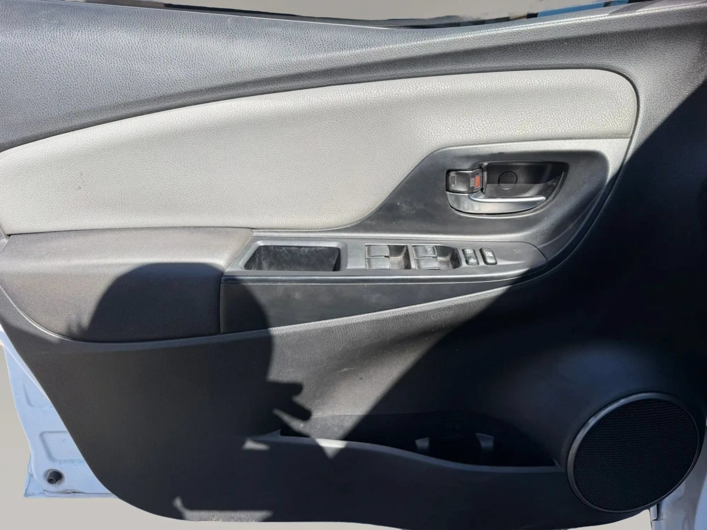 Used 2015 Toyota Yaris LE FWD image 9