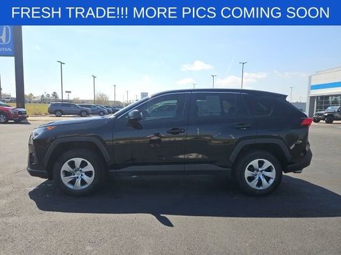 Used 2022 Toyota RAV4 LE image 3