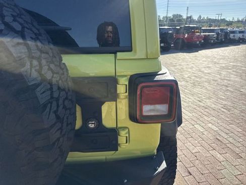 Used 2022 Jeep Wrangler Unlimited Sport w/ Xtreme Recon 35" Tire Package AWD/4WD image 19