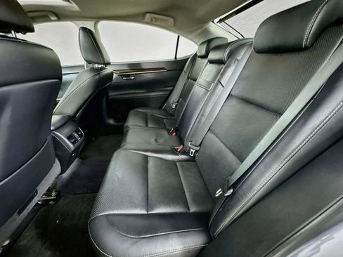 Used 2014 Lexus ES 350 w/ Luxury Package FWD image 32