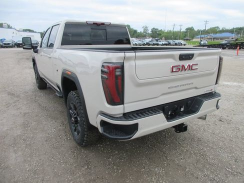 New 2026 GMC Sierra 2500 AT4 w/ AT4 Premium Plus Package AWD/4WD image 9