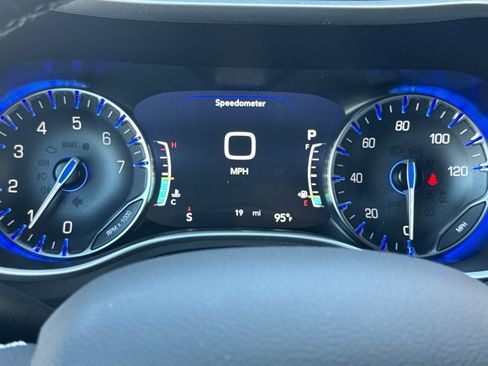 New 2027 Chrysler Pacifica Select FWD image 22