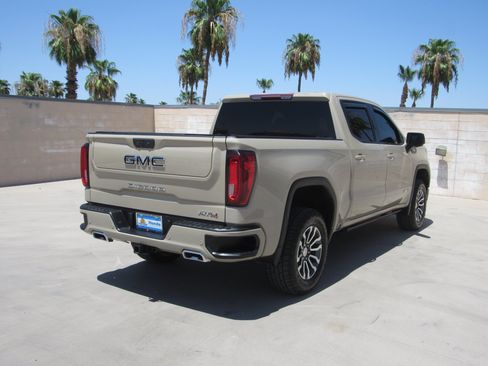 Used 2022 GMC Sierra 1500 AT4 w/ Sierra Safety Plus Package AWD/4WD image 5