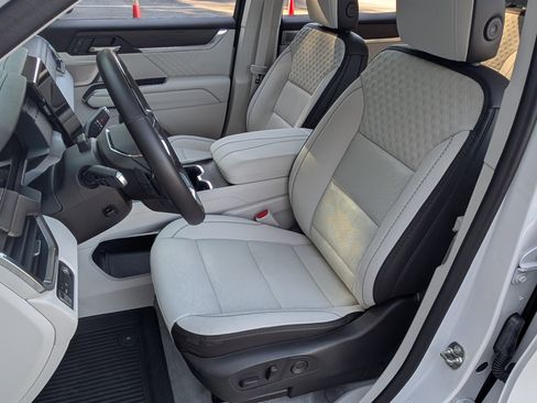 Used 2024 GMC Acadia Denali w/ Super Cruise Package image 17