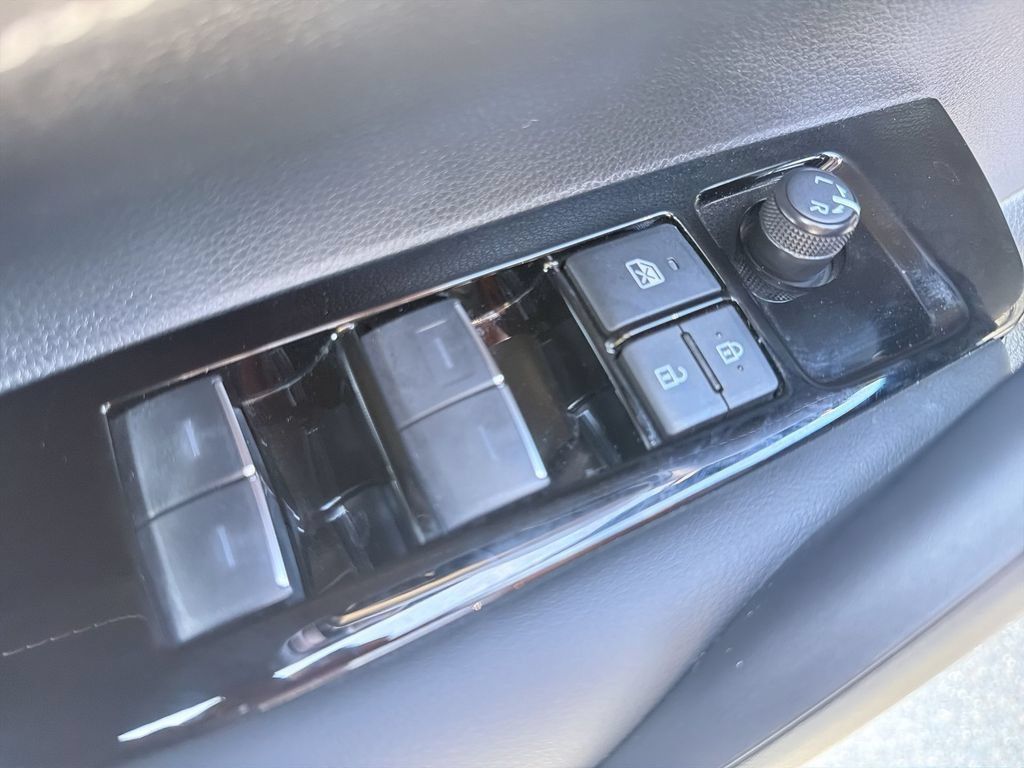 Used 2026 Toyota Corolla SE FWD image 15