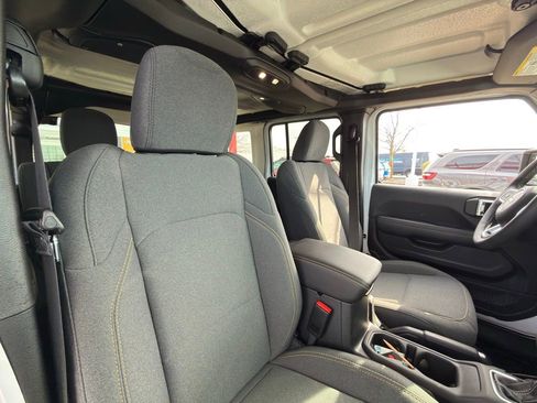 Used 2025 Jeep Wrangler Unlimited Sahara w/ Safety Group image 26