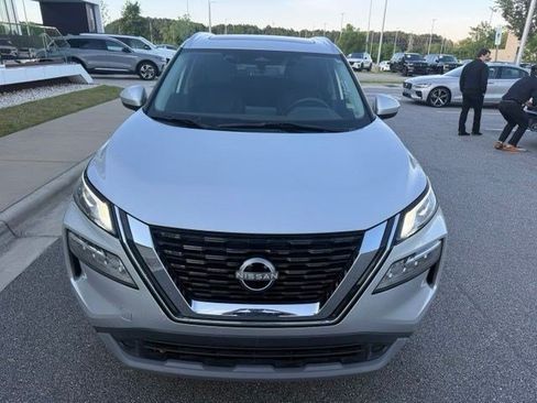Used 2023 Nissan Rogue SV w/ SV Premium B Package FWD image 3