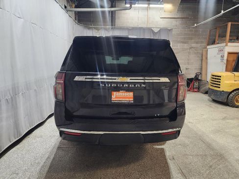 Used 2024 Chevrolet Suburban LT image 5