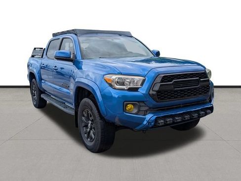 Used 2017 Toyota Tacoma SR5 w/ Tow Package AWD/4WD image 3