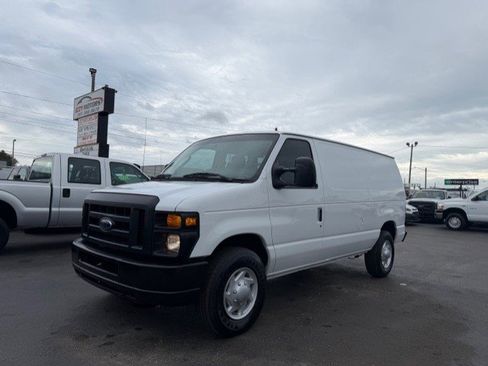 Used 2009 Ford E-250 and Econoline 250 image 2