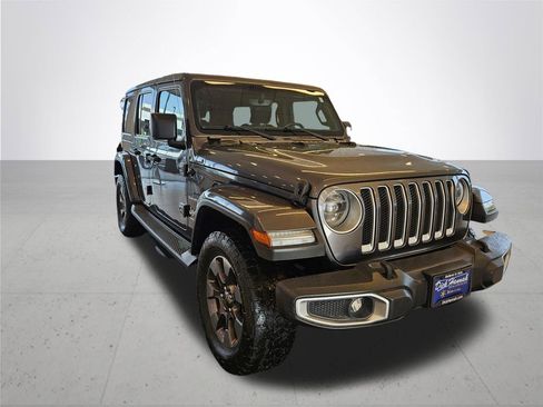 Used 2018 Jeep Wrangler Unlimited Sahara image 4
