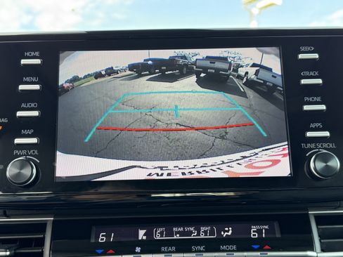 Certified 2024 Toyota Sienna XLE FWD image 31