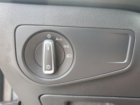 Used 2019 Volkswagen Tiguan SE w/ Panoramic Sunroof Package FWD image 27