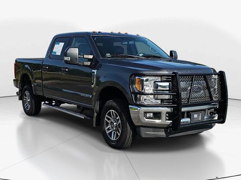 Used 2017 Ford F250 Lariat w/ Lariat Value Package AWD/4WD image 2