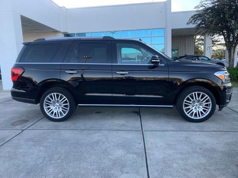 Used 2024 Ford Expedition Limited image 2