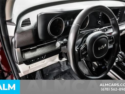 Used 2024 Kia Carnival LX FWD image 30
