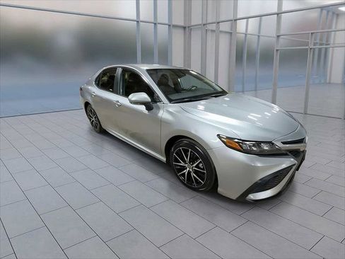 Certified 2023 Toyota Camry SE image 2