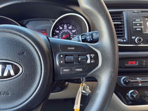 Used 2015 Kia Sedona LX w/ LX Convenience Package FWD image 20