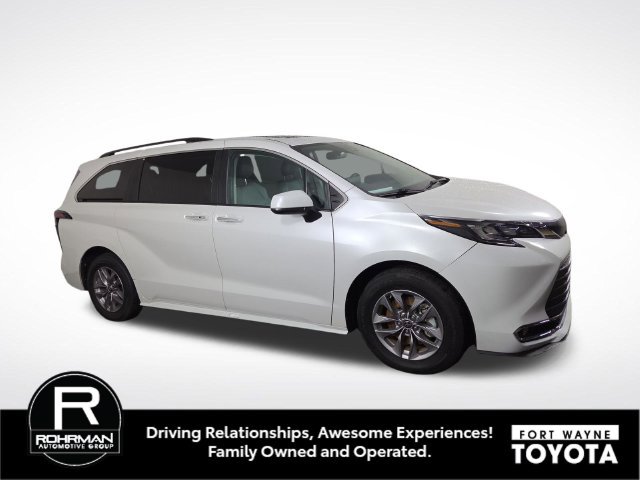 Used 2024 Toyota Sienna XLE FWD image 5