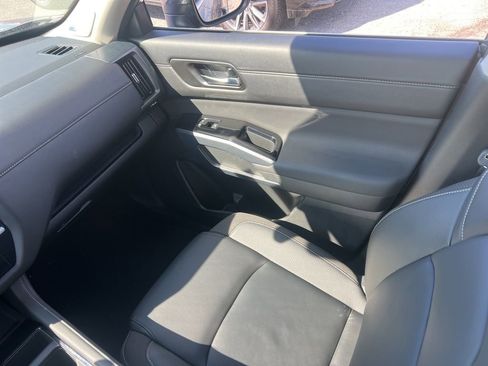 Used 2025 Nissan Pathfinder SL w/ SL Premium Package image 29