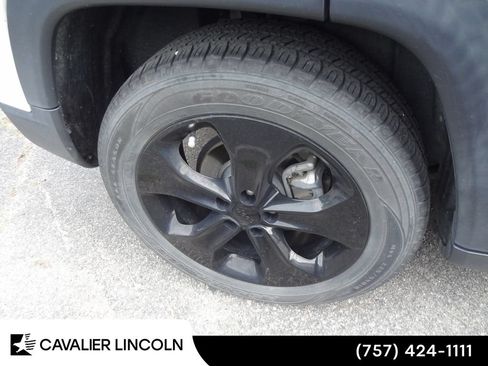 Used 2019 Jeep Compass Latitude FWD image 11