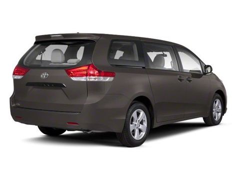 Used 2013 Toyota Sienna XLE FWD image 2