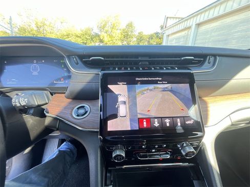 Used 2023 Jeep Grand Cherokee Summit w/ MOPAR Finishing Package image 17