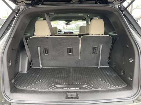 Used 2023 Chevrolet Traverse LS w/ Safety Package FWD image 8