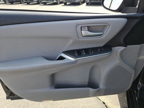 Used 2017 Toyota Camry SE FWD image 9