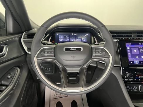 Used 2024 Jeep Grand Cherokee Altitude image 13