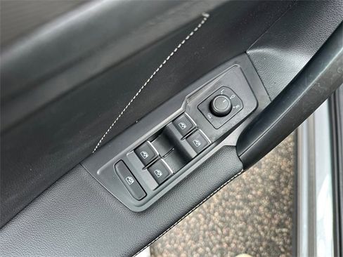 Used 2022 Volkswagen Tiguan SE R-Line image 19