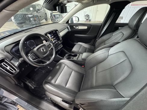 Used 2021 Volvo XC40 T5 Momentum image 29