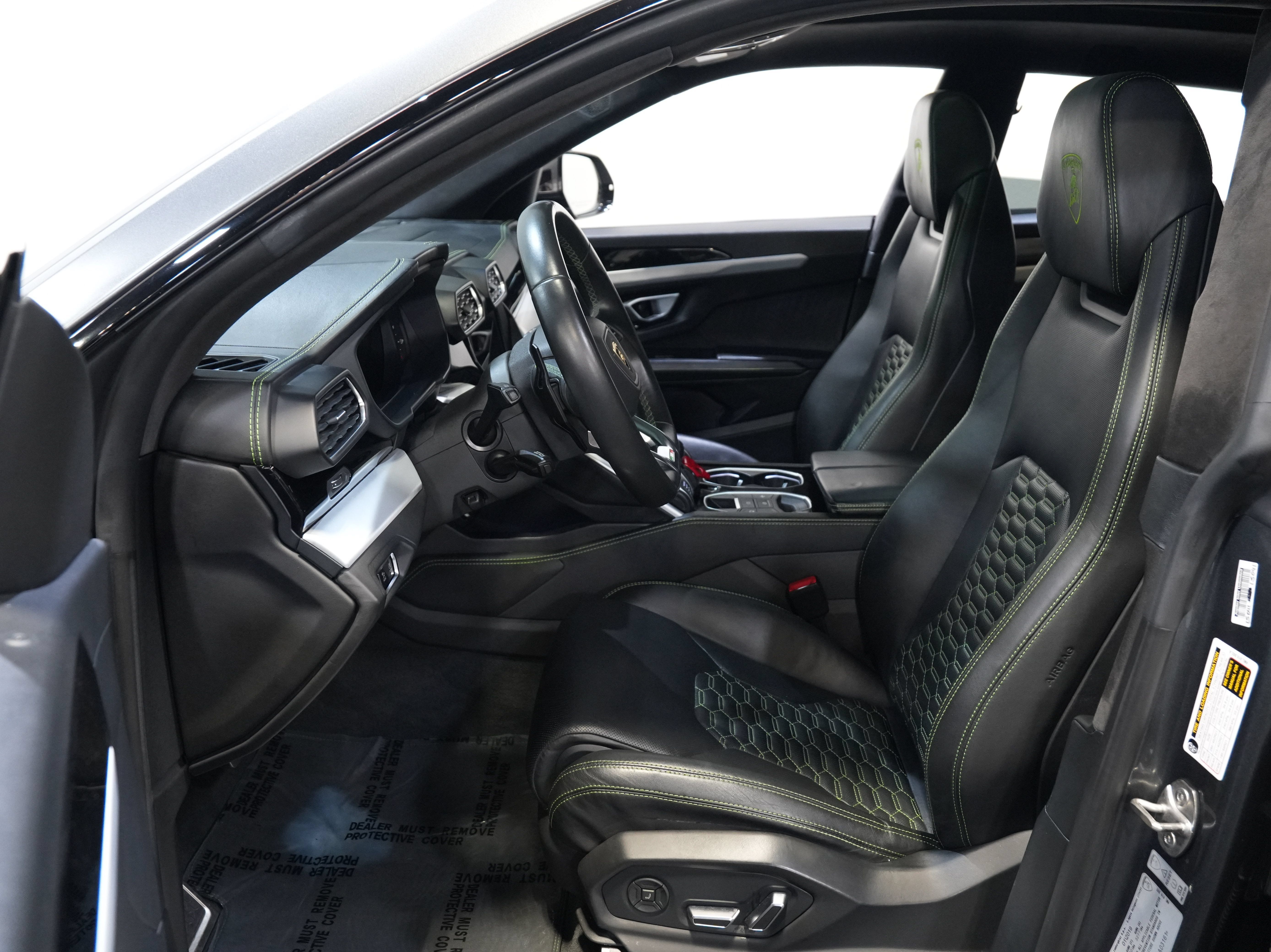 Used 2019 Lamborghini Urus AWD/4WD image 32