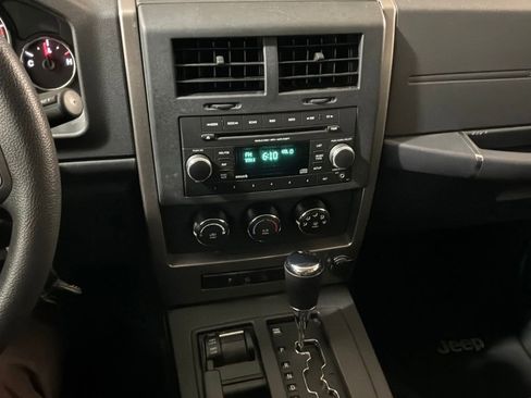 Used 2012 Jeep Liberty Sport image 3