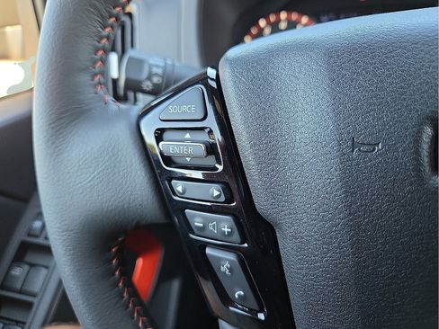 Used 2025 Nissan Frontier PRO-4X image 19