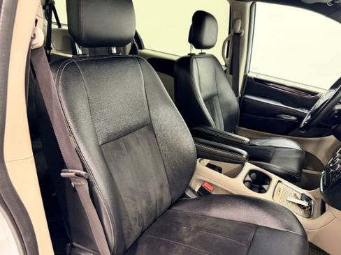 Used 2017 Dodge Grand Caravan SXT image 19