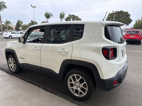 Used 2023 Jeep Renegade Latitude AWD/4WD image 3