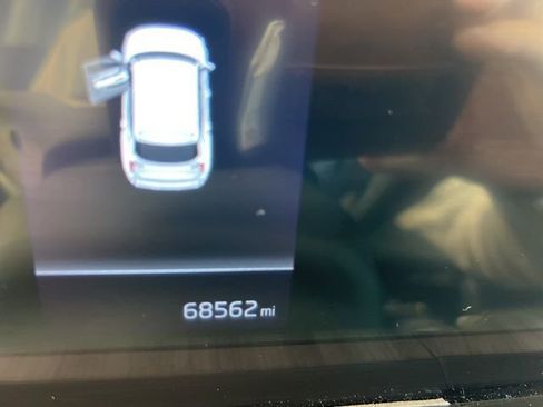 Used 2023 Kia Telluride EX w/ EX Captain's Chair Package image 15