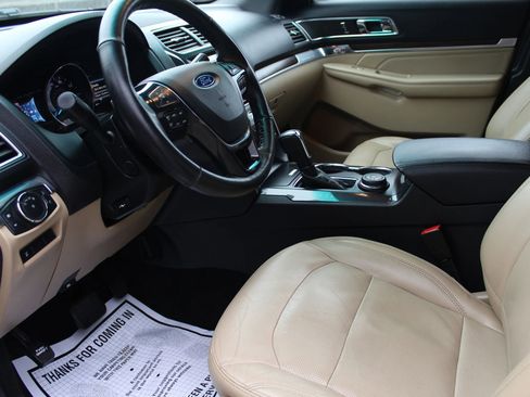 Used 2017 Ford Explorer Limited w/ Equipment Group 301A image 11