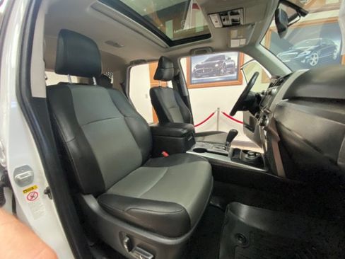 Used 2018 Toyota 4Runner SR5 Premium AWD/4WD image 13