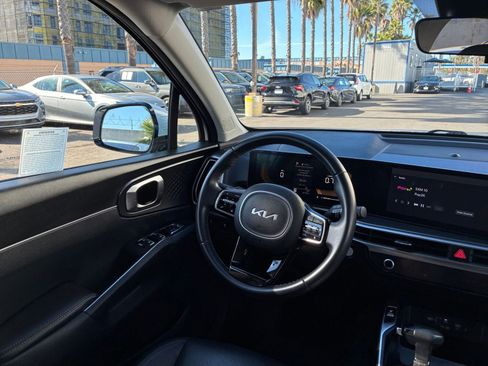 Used 2024 Kia Sorento S image 37