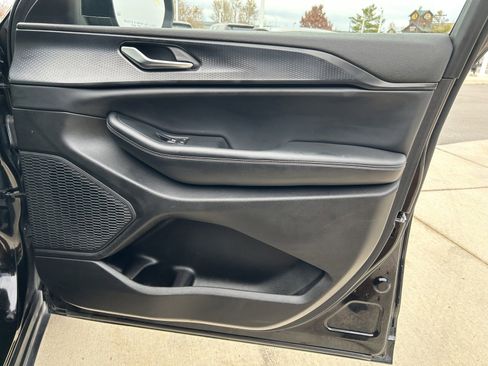 Used 2023 Jeep Grand Cherokee Laredo image 17