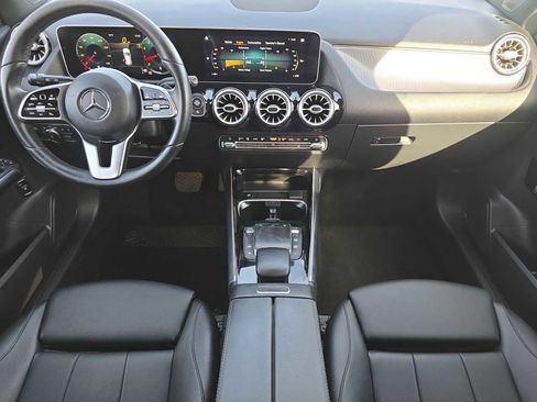 Used 2021 Mercedes-Benz GLA 250 4MATIC w/ Premium Package image 13