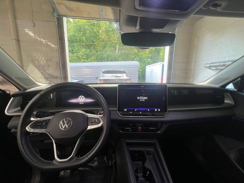 Used 2026 Volkswagen Tiguan SE AWD/4WD image 34