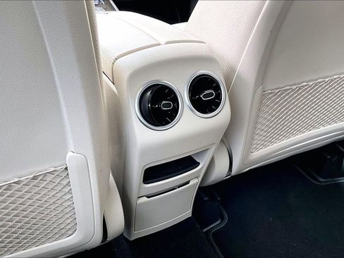 Used 2026 Mercedes-Benz GLB 250 4MATIC image 25