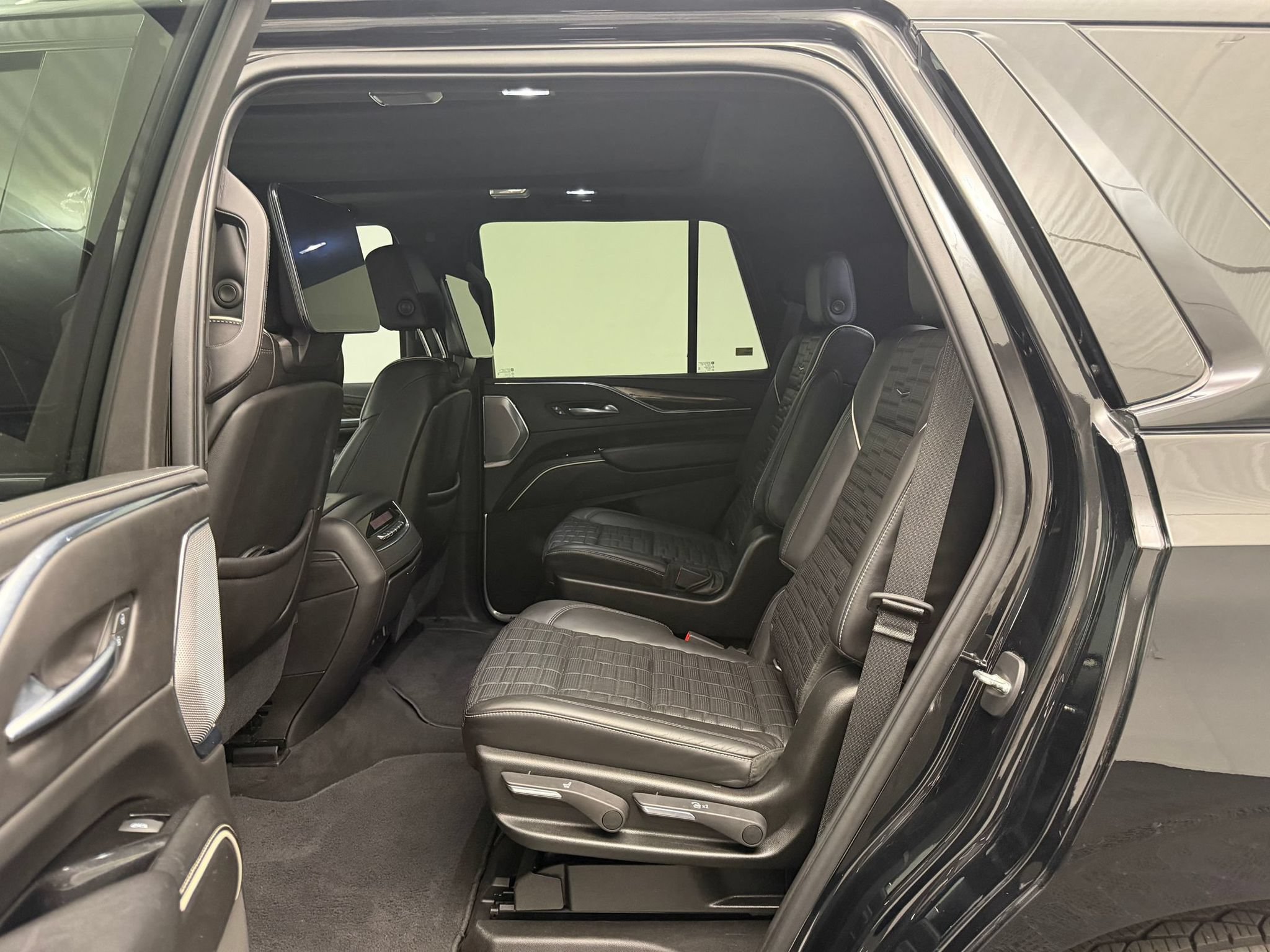 Used 2021 Cadillac Escalade Sport Platinum AWD/4WD image 24