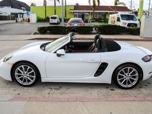 Used 2019 Porsche 718 Boxster RWD image 2